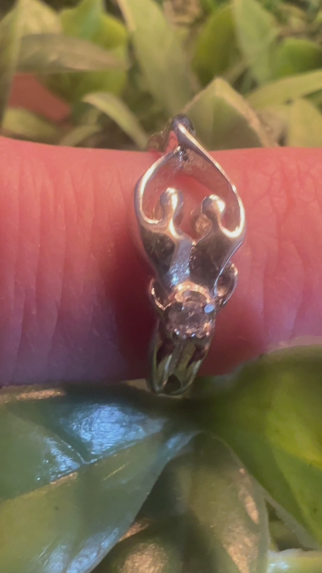 Cargar y reproducir el video en el visor de la galería, Anillo exclusivo Soulmate, tamaño 6, 7, 8, plata auténtica .925, piedra de circonita cúbica transparente
